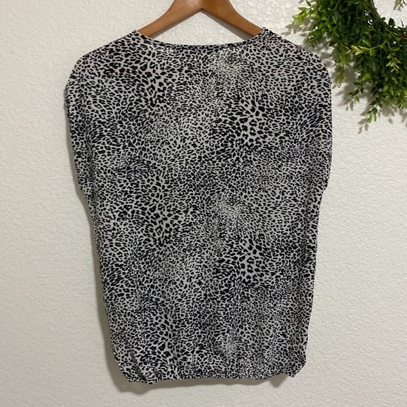 Zara Basic Black & White Animal Print Top - Picture 2 of 8